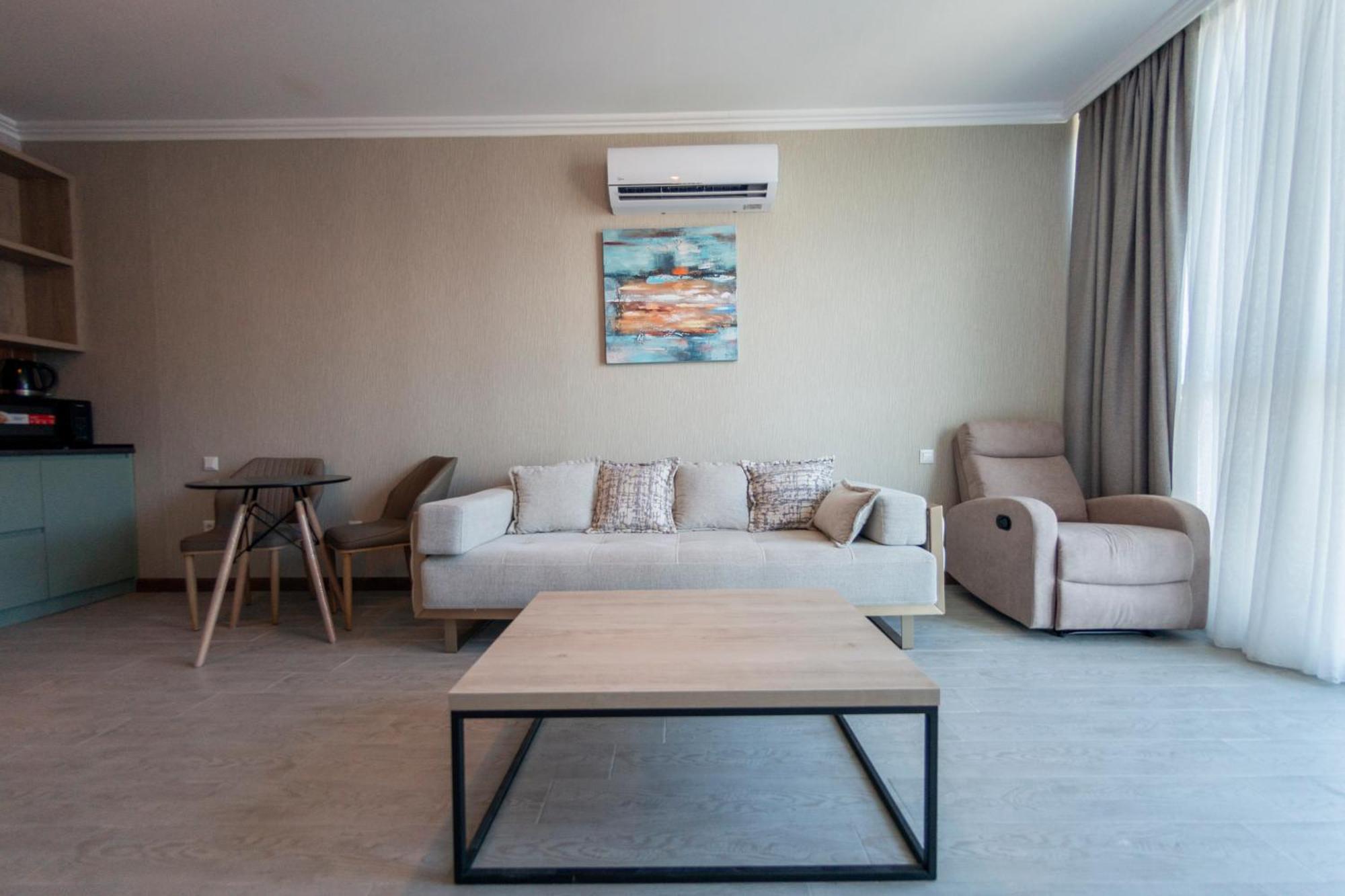 Season Suite Apart-Hotel Batumi Luaran gambar